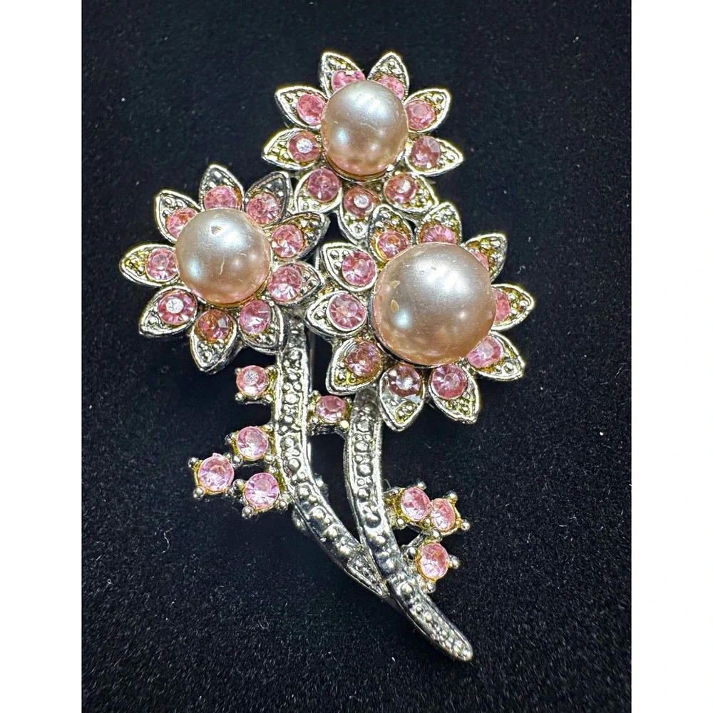Silver Tone Flower Brooch Pin Pink Rhinestones & Faux Pearl Cluster 2in
